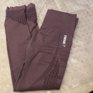 Gym shark tights. Light purple. Seamless.